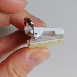 Spilla e clips con biadesivo