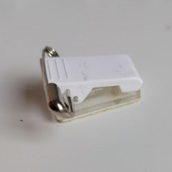 Spilla e clips con biadesivo