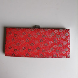 Clutch red
