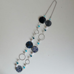 Paper necklace blue