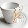 Orecchini perline rosa con fiore di metallo