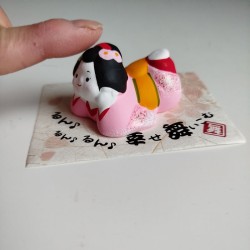 Bambolina Geisha maiko sdraiata