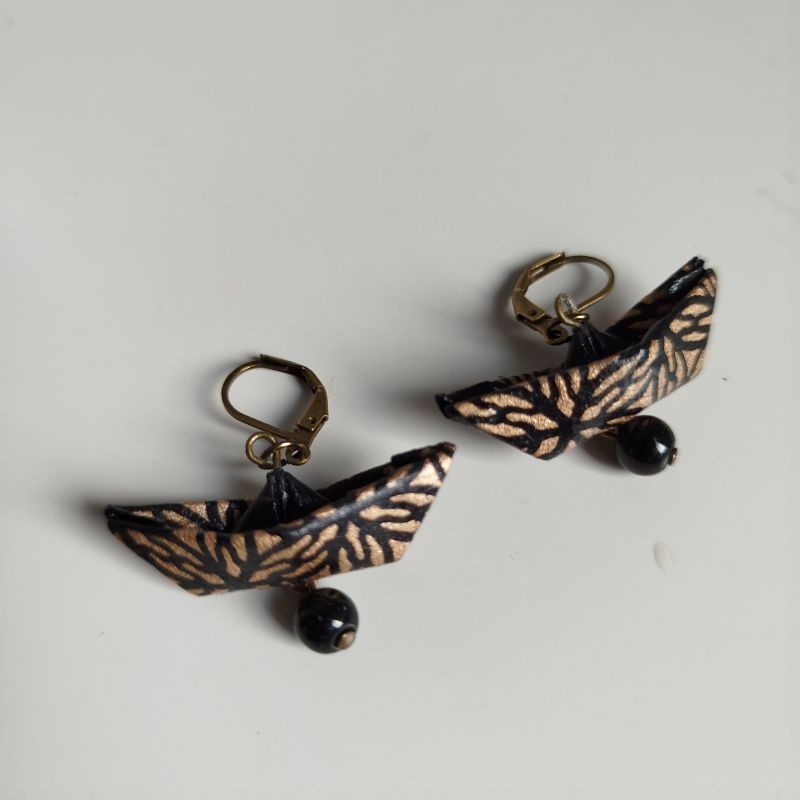 Earrings origami paper boat black