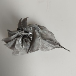 Spilla origami rosa in metallo