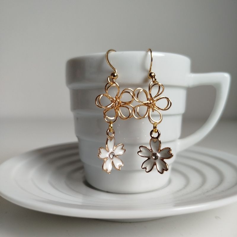 Cherry and metal flower earrings White