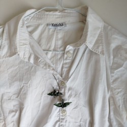 Necklace Cranes palegreen