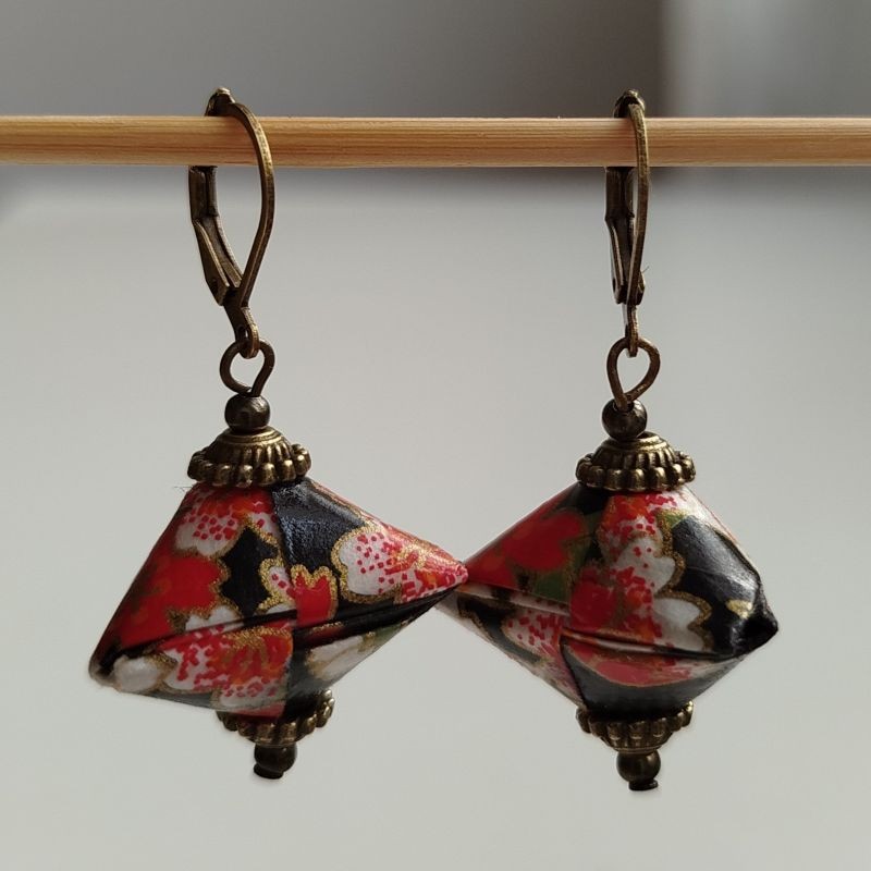 Earrings origami Pyramid Black