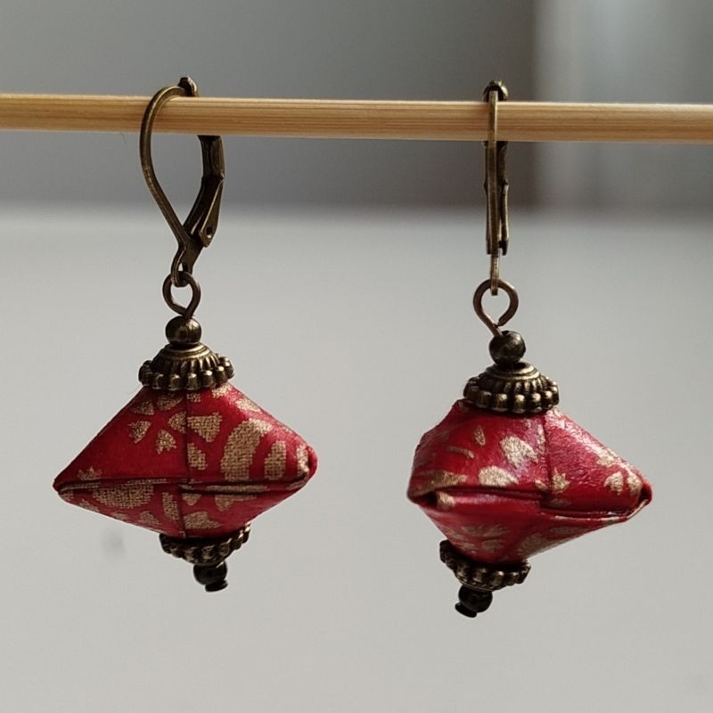 Earrings origami Pyramid Red