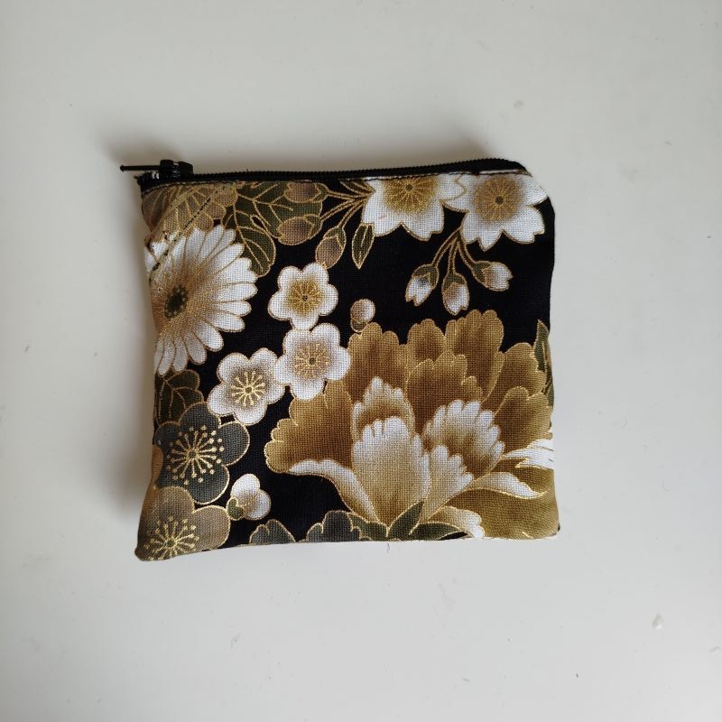 Purse- pouch Blackgold